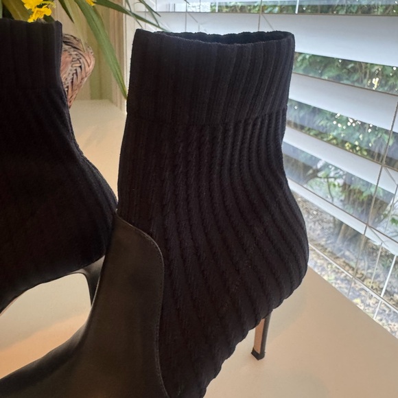 Gianvito Rossi Black Women's Ankle Booties - Picture 6 of 12
